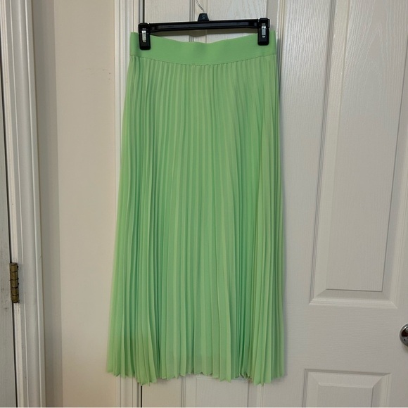 Alfani Women’s Pleated Pull On MIDI Skirt in Pistachio Green Size XS - Picture 3 of 7